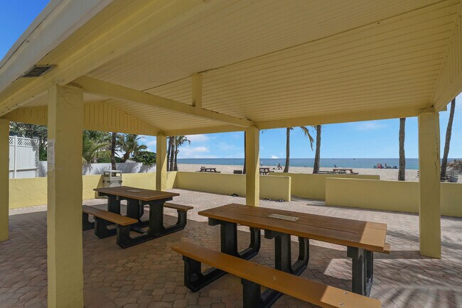 Building Photo - 1391 S Ocean Blvd