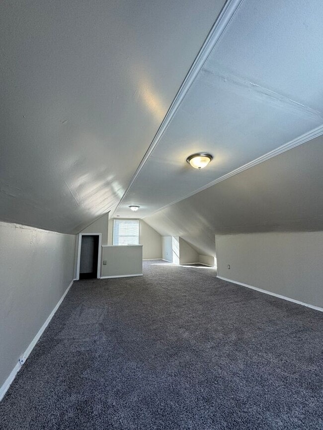 Building Photo - Available Now - 2552_RENWOOD