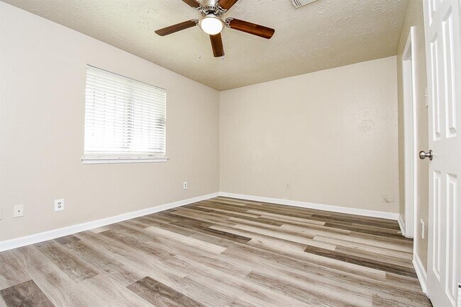 Building Photo - 15222 Morning Dove Dr