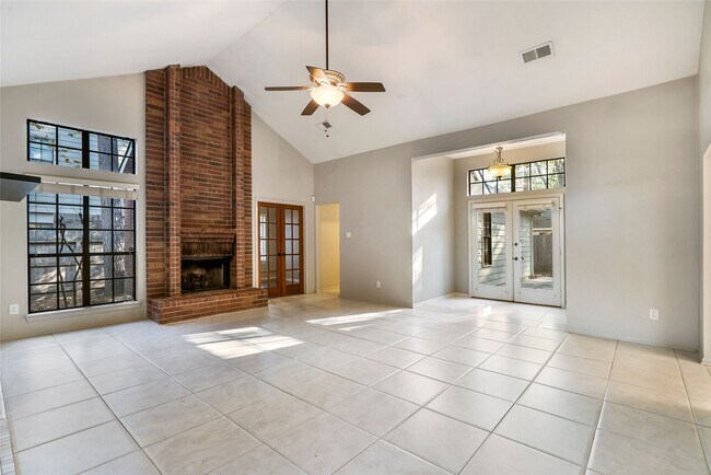 Building Photo - 2 Village Knoll Pl