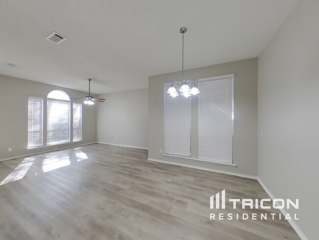 Building Photo - 1517 Allen Dr