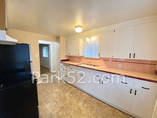 Building Photo - Tacoma Single Family 2 Bedroom 1 Bath With...