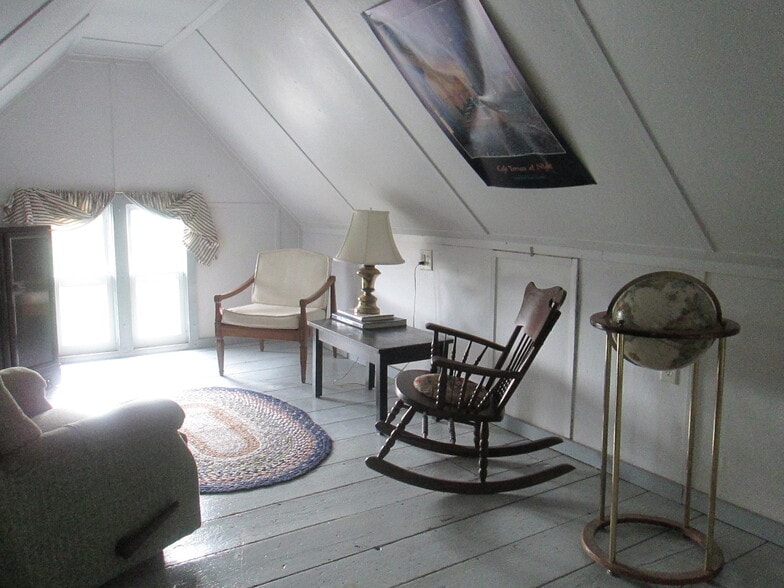 living area - 109 S Johnson St