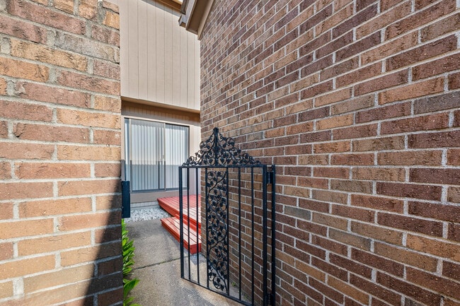 Building Photo - 5353 Wright Way S