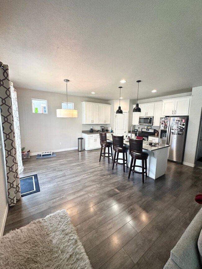 Primary Photo - 4 bedroom/4 bathroom Home in Bluffdale