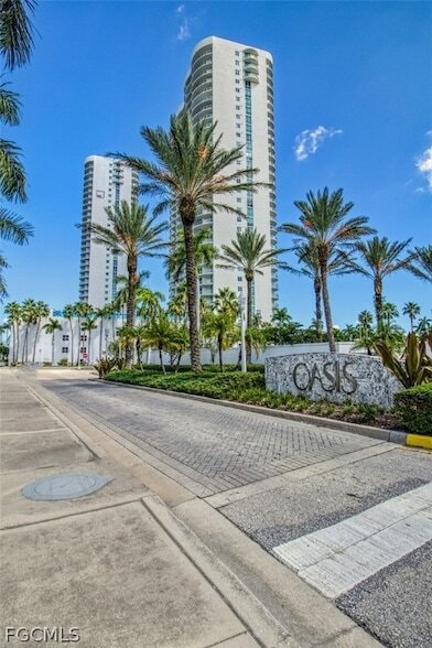 Building Photo - 3000 Oasis Grand Blvd