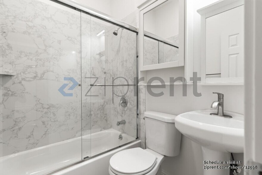 Building Photo - Unit A