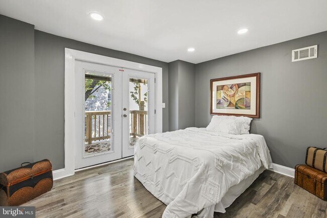 Building Photo - 1934 E Lafayette Ave