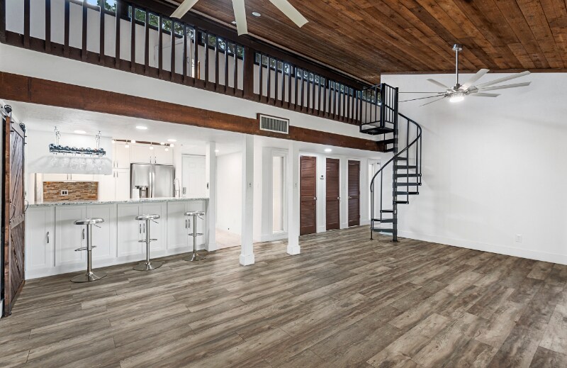 Building Photo - 2045 Corner Lake Dr