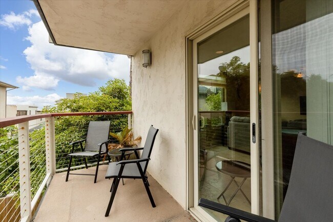 Building Photo - 935 Genter St