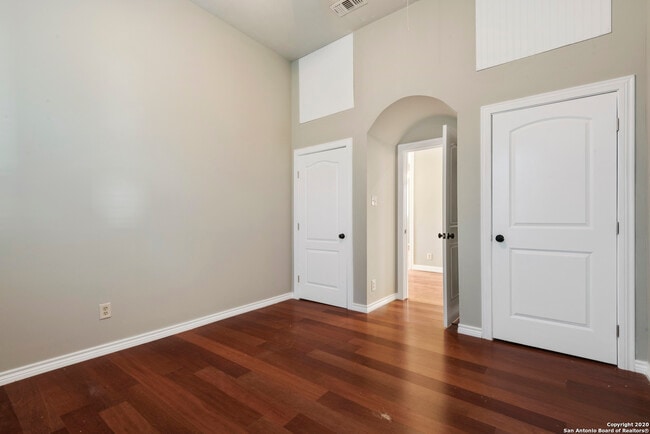 GUEST ROOM - 321 Grove Ave