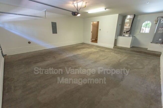 Building Photo - 240 W Juniper Ave