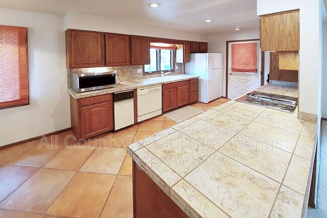 Building Photo - 134 Miramar Dr
