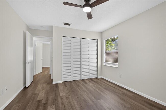 Building Photo - 5058 Canal Cir E