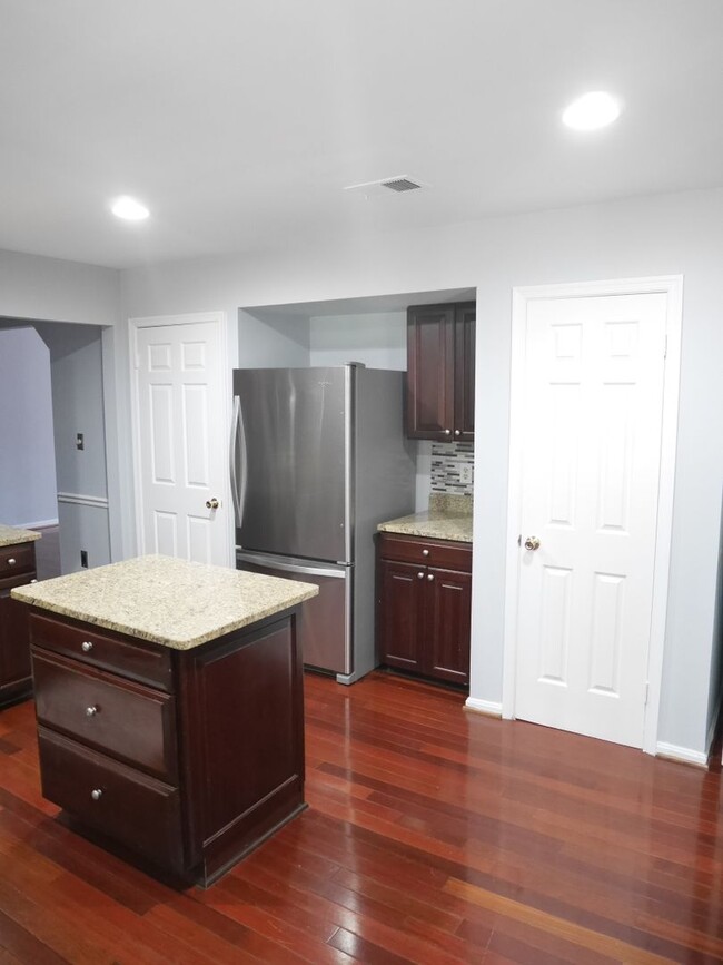 Building Photo - Recently Renovated & Move-In Ready- Bowie, MD