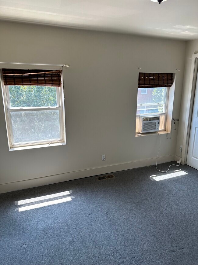 Building Photo - 1742 E Lombard St