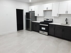 Building Photo - 44 Bross Pl