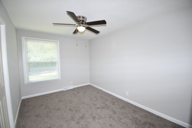 Building Photo - Renovate Dog Friendly Home For Rent Near Cunningham Lane!