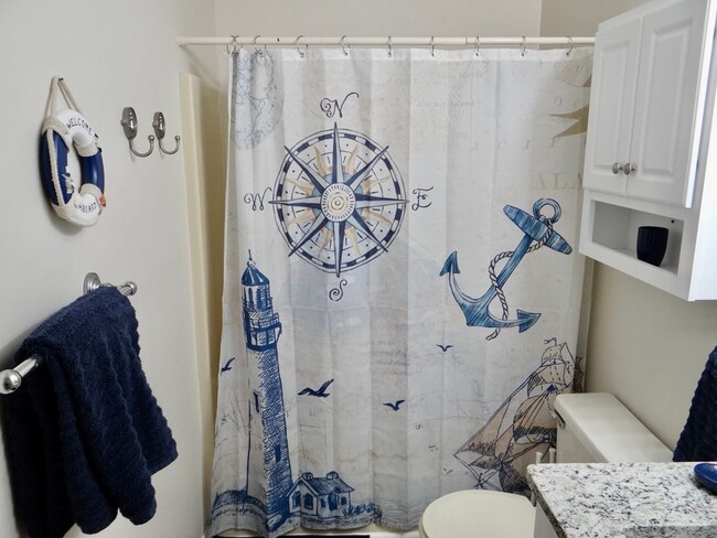 Building Photo - Beautifully Remodeled and Furnished Rental...