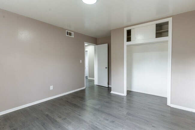 Building Photo - 4-Bedroom Available for Rent to Own & Lease!!