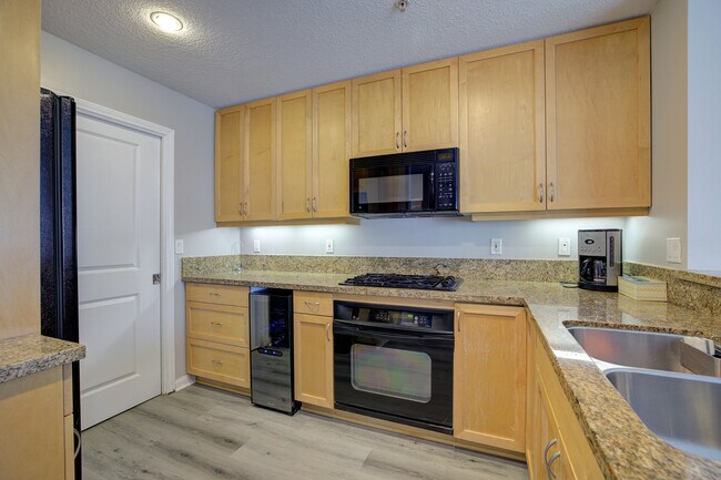 Building Photo - 850 Beech St