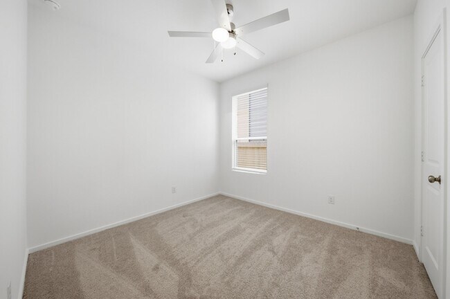 Building Photo - 610 Amber Fls Dr