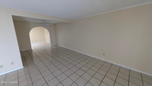 Building Photo - 6539 E Golf Links Rd