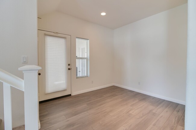 Building Photo - Multi-level Spanish Mission Style 3 Bed 2.5 Bath in Pasadena!