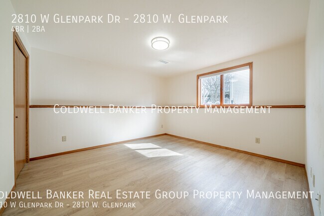 Building Photo - 2810 W Glenpark Dr