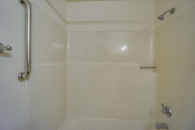 Building Photo - January Rent Free! Fanno Creek Condo - Lov...