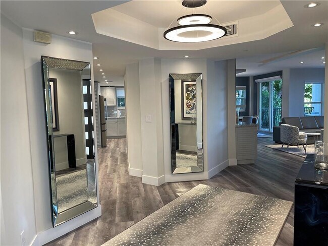 Building Photo - 1050 Seminole Dr