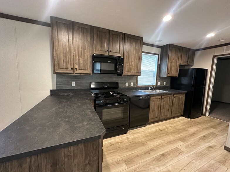 Building Photo - 76 E U.S. Hwy 6