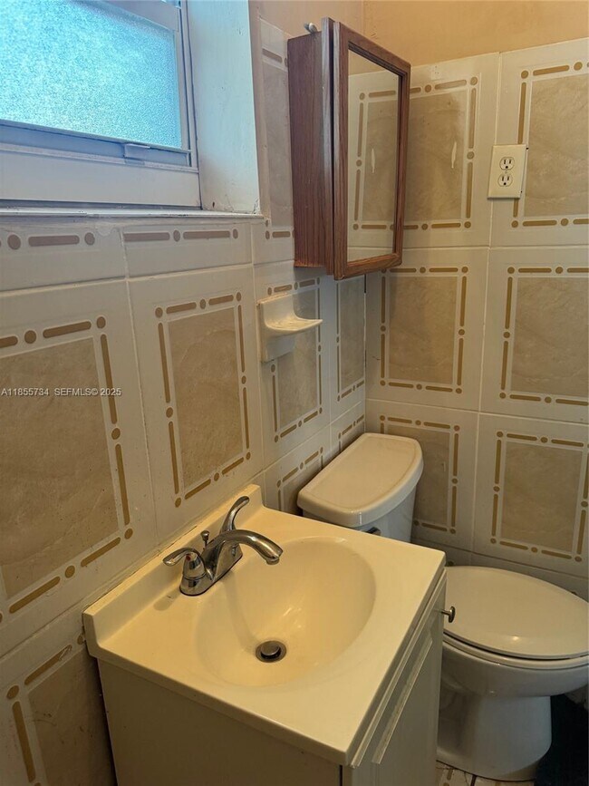 Building Photo - 401 NE 174th St