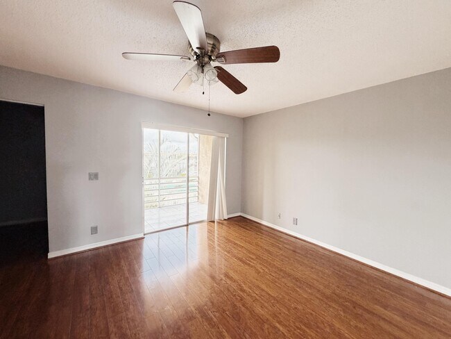 Building Photo - 100 Village Green Cir E