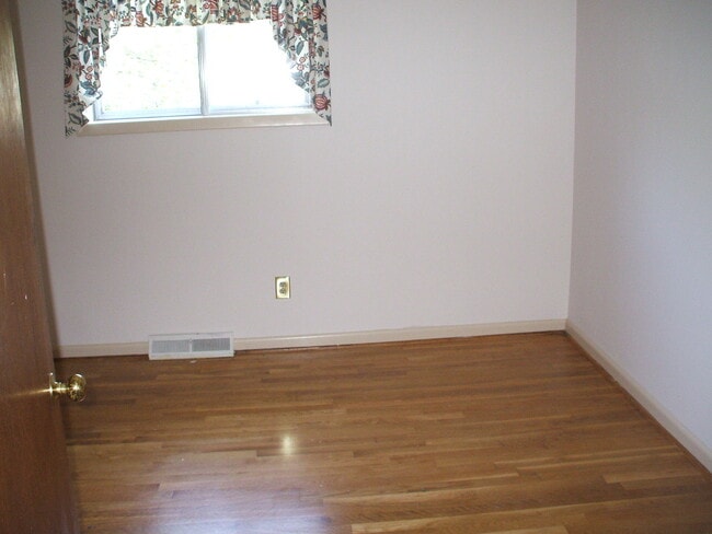 Building Photo - West End Regency Area