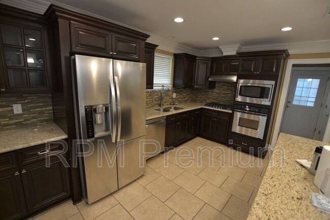 Building Photo - 3552 Platt Dr