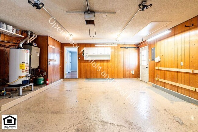 Building Photo - 1225 Clarion Dr