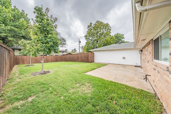 Building Photo - 1300 Potomac Dr