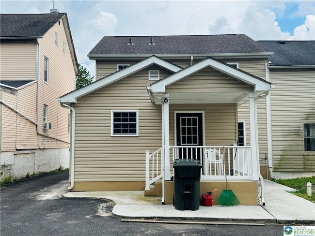 Building Photo - 2671 Levans Rd