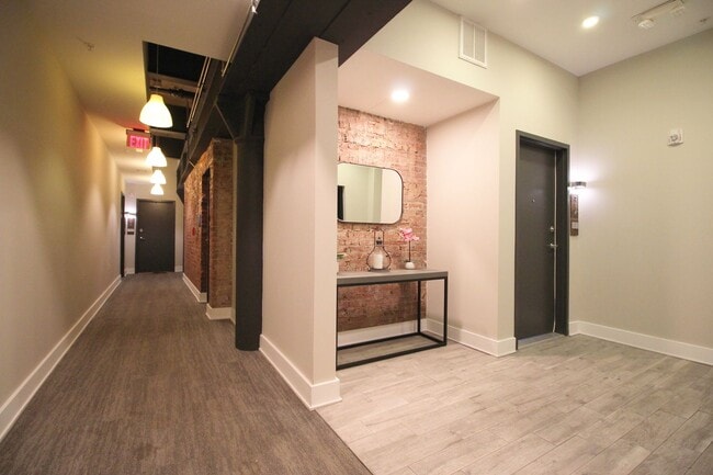 Building Photo - Luxury Loft in historic setting