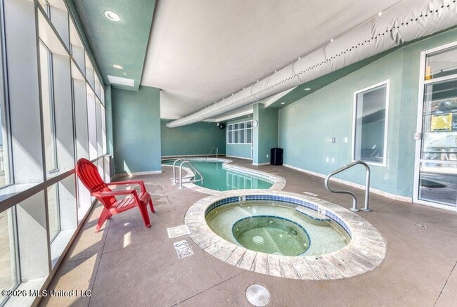 Building Photo - 2228 Beach Dr