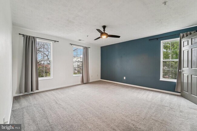 Building Photo - 2444 Blue Spring Ct