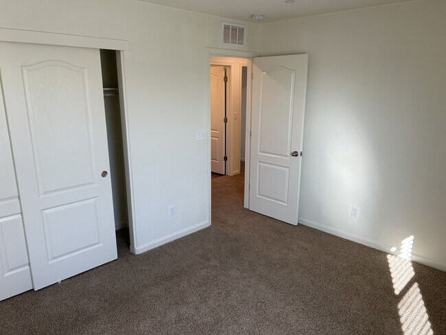 Building Photo - 4 Bedroom Home with His and Hers Closets in Weston Ranch, Gated Community!