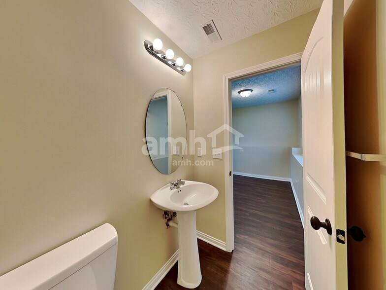 Building Photo - 10312 Stonewall Ct