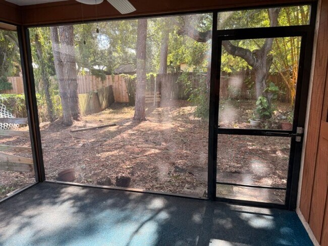 Building Photo - Open and bright 2/2 with garage
