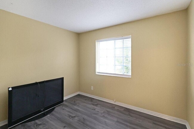 Building Photo - 7127 Waterside Dr