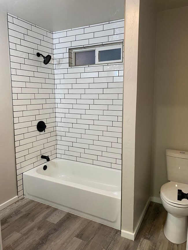 Building Photo - Remodeled 2 Bedroom 1 Bathroom House **Available NOW**