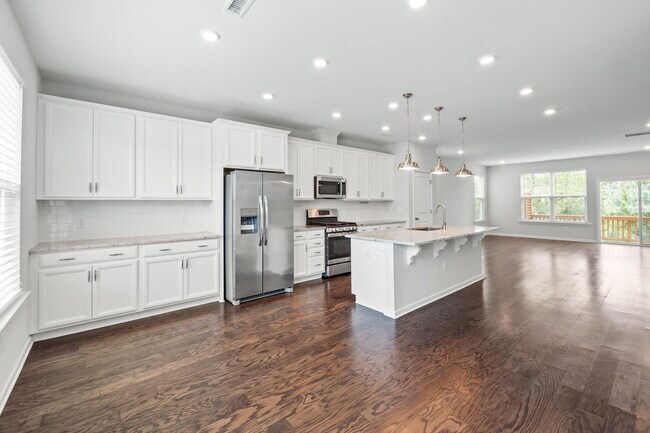 Building Photo - 1039 Commack Dr