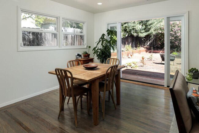 Building Photo - Updated home with spacious yard