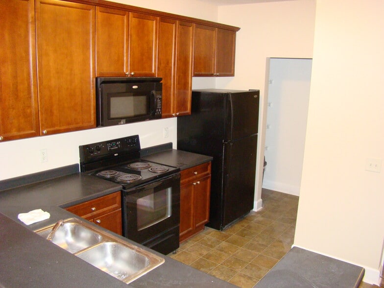Kitchen - 8401 Callabee Way